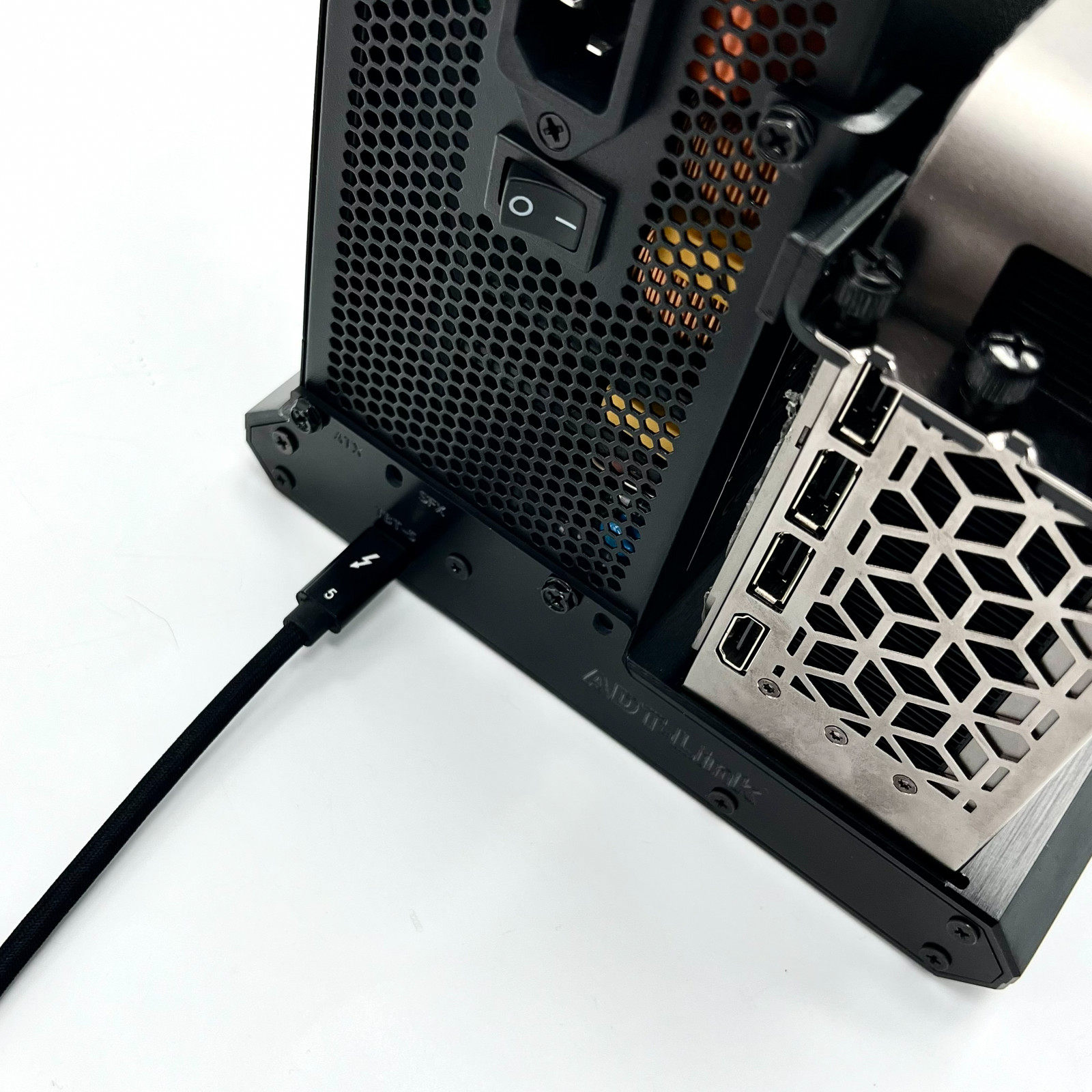 Внешняя док-станция ADT Thunde – обзор и цена Thunderbolt 4 External Gpu Enclosure